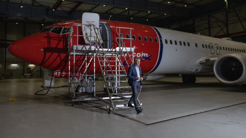 Norwegian og topchef Geir Karlsen har netop indviet en ny hangar i Kastrup Lufthavn. Den kan rumme tre fly, hvor selskabets gamle hal kunne rumme ét fly. Foto: Simon Fals