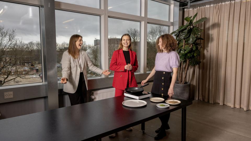 Iværksætterne Martina Lokajova, Ana Pejic og Cecilie Engvang Lund, som står bag virksomheden Tempty Foods, som tilbage i efteråret fik en investor efter et Nordea arrangement. Foto: Simon Fals