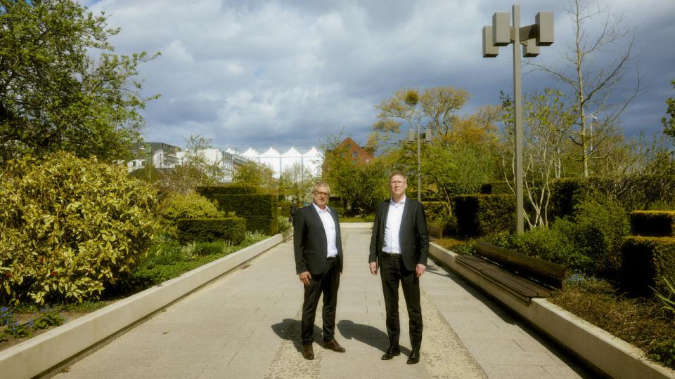 Casper Fries og Jan Roland Thomsen Fries står bag Fairrente, der gennem obligationsinvesteringer vil være alternativ til indlånskonti. Foto: Jonas Pryner Andersen