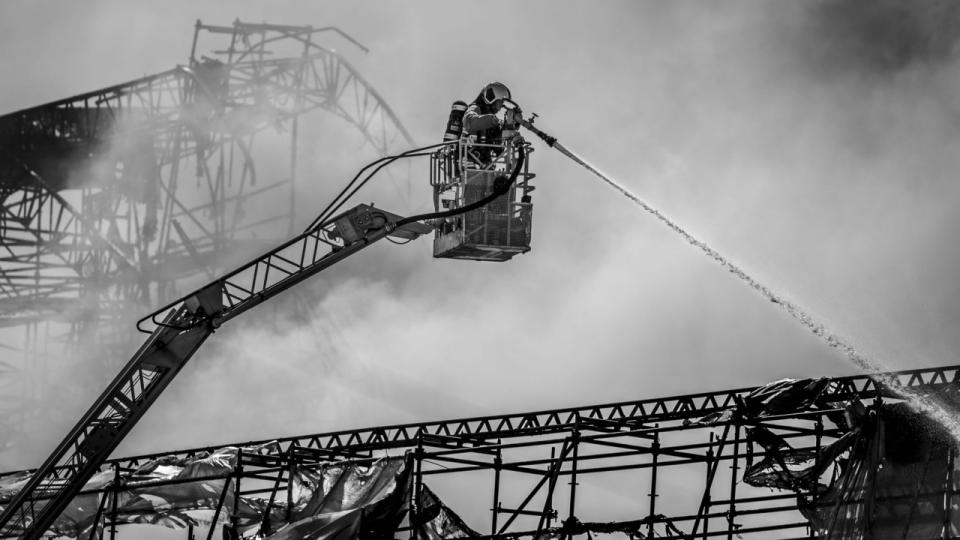 Det var en af Toft Kobbers lærlinge, der så den første røg fra branden på børsbygningen tirsdag den 16. april 2024. Foto: Thomas Traasdahl/Ritzau Scanpix