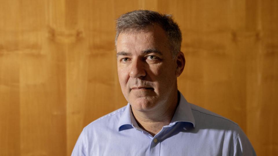 “Der skal være en fornuftig økonomi for det danske samfund,” siger klima- og energiminister Lars Aagaard (M) om energiøen i Nordsøen. Foto: Simon Fals