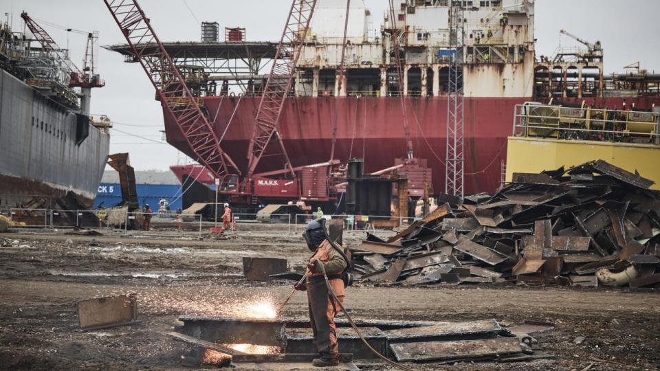 Amerikanske MARS i Frederikshavn piller abnorme skibe og offshoreinstallationer fra hinanden og sender så godt som alt til genbrug eller genvinding. 
Foto: Claus Bjørn Larsen