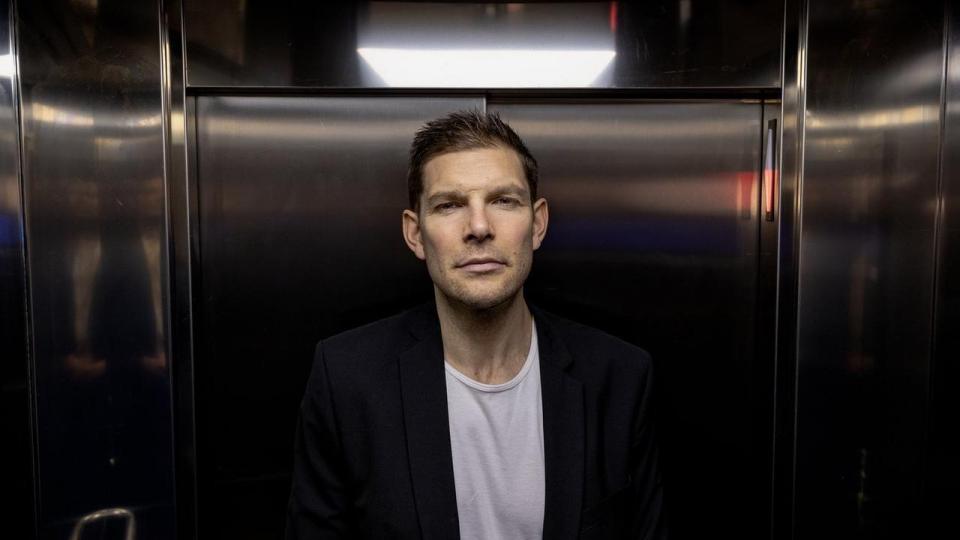Lars Hytting, investeringsstrateg, Arthascope er meget tilfreds med salget af aktierne i Spar Nord og forudser yderligere opkøb. 