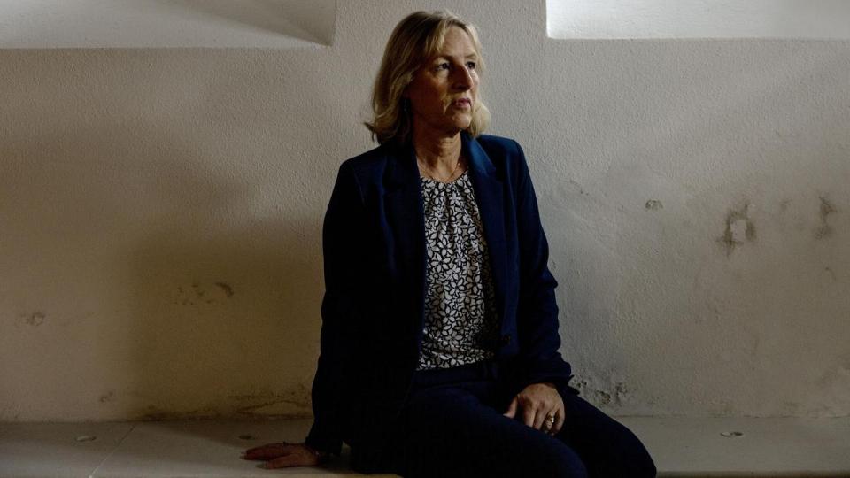 Finansforbundets formand, Dorrit Brandt, advarer om, at indførelse af AI kræver, at man har styr på data, men hun tror ikke, at effektiviseringerne som følge af det viser sig som fyringer på den korte bane. 