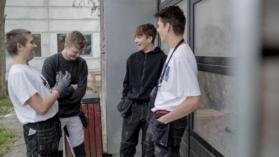 “I dag overlades unge på erhvervsskolerne ofte til at lære iværksætterfærdigheder på egen hånd,” skriver indlæggets afsendere.