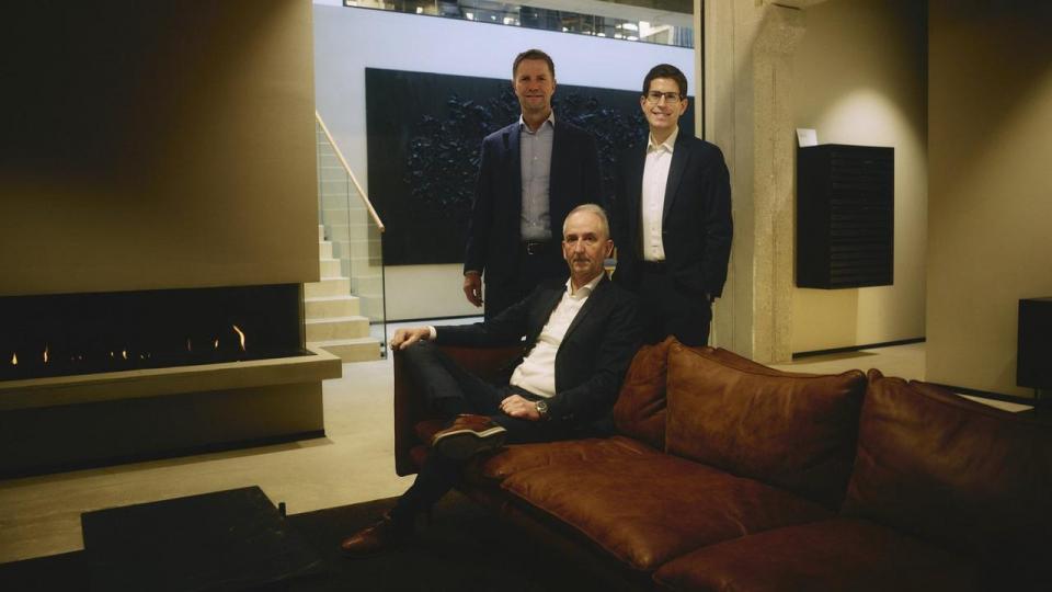 Jan Vedersø (i midten), Henrik Meinertz (t.v.) og Anders Parker (t.h.) tvivler på, at det amerikanske aktiemarked vil fortsætte sin massive optur og slå obligationer de næste ti år. 