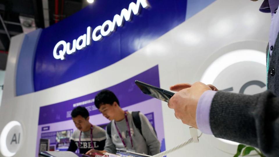 Amerikanske Qualcomm og britiske Arm fremlagde begge regnskaber onsdag.