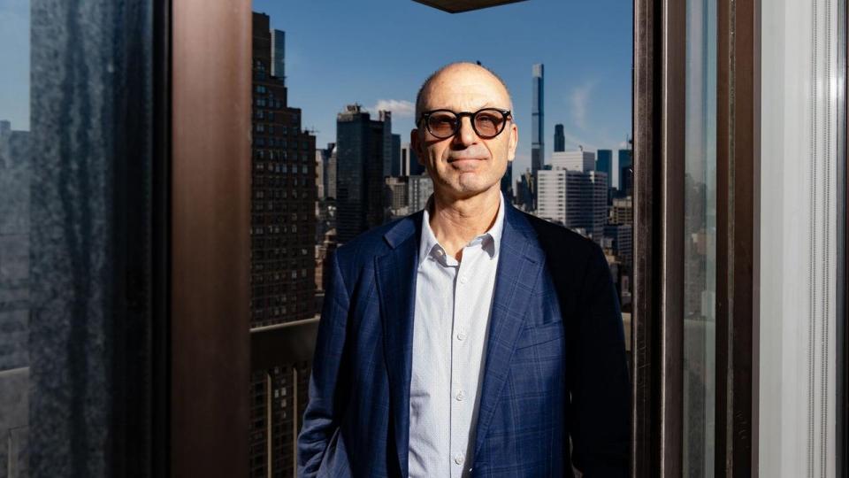 Mikael Dolsten i sit hjem på Manhatten i New York.