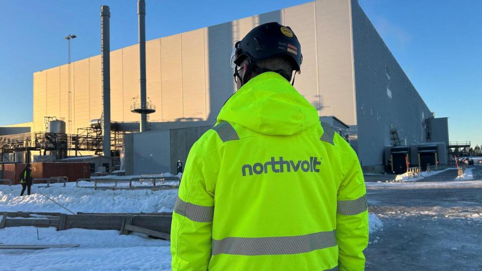 Trods konkursen i Northvolt er elbilbatterifabrikken i det nordlige Sverige, Northvolt Ett, fortsat i drift. Onsdag gik moderselskabet i Sverige konkurs.