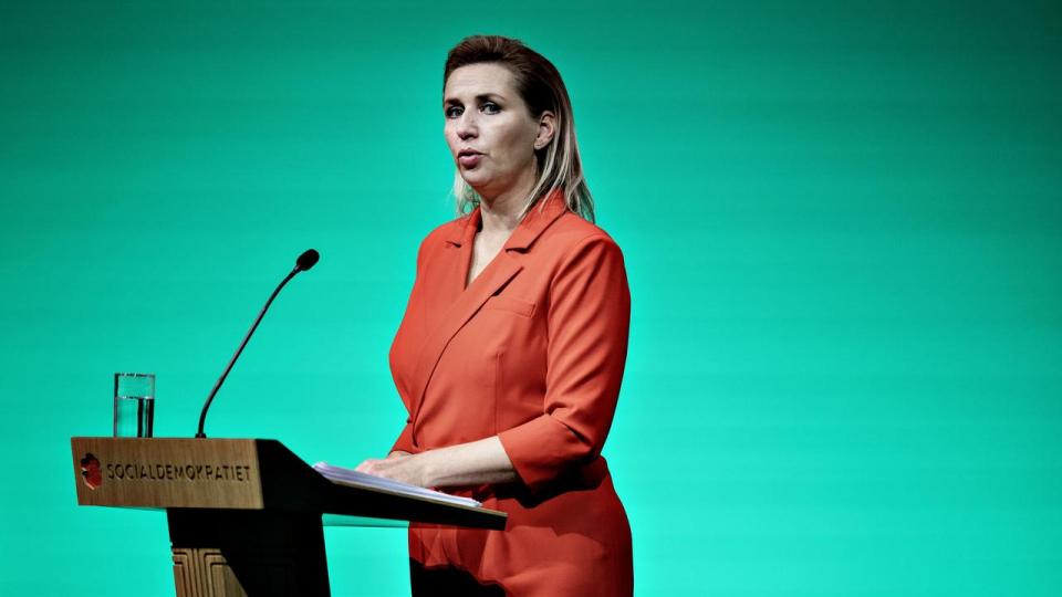 Statsminister Mette Frederiksen (S) var med til at sikre historisk lønløft i 2023. 