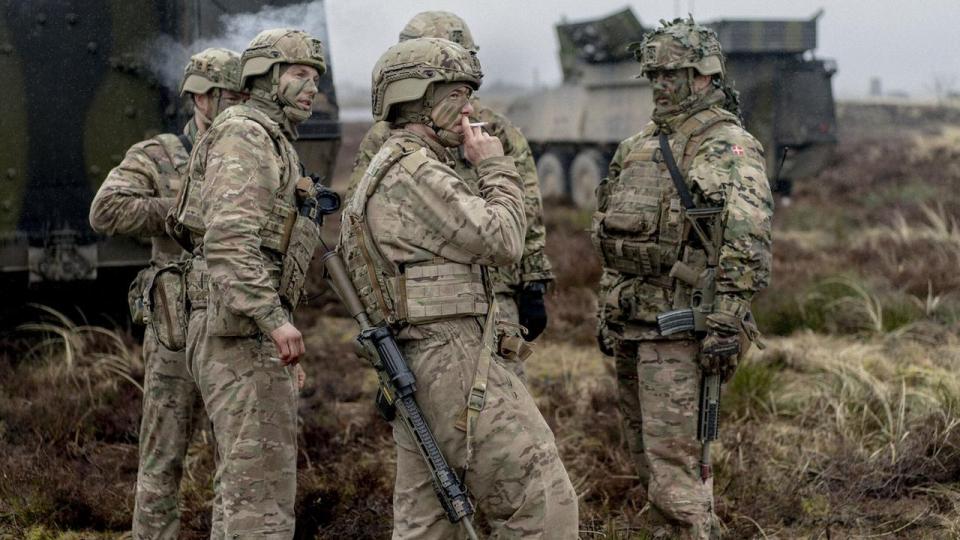 Militærøvelse i Oksbøl, der er Forsvarets største øvelses- og skydeterræn. Ifølge militæranalytiker Esben Salling Larsen er det et oplagt sted at opruste.