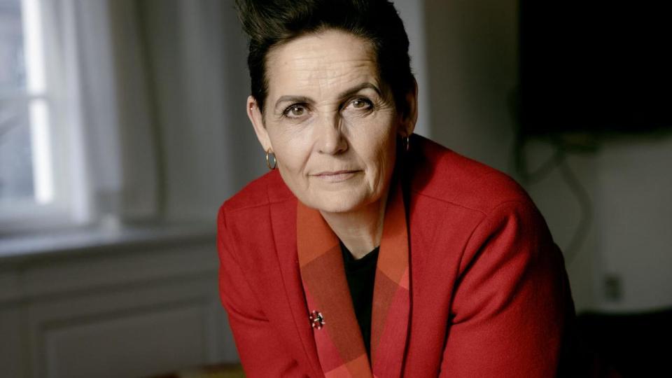 Hvis man fastfryser topskattegrænsen, er der potentielt milliarder at hente, og SF-formand Pia Olsen Dyhr mener, at folk vil opleve, at de stadig har det samme som før.