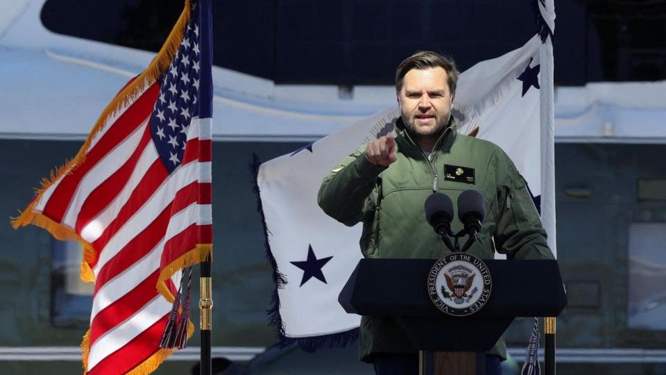 USA’s vicepræsident J.D. Vance kommer fredag til militærbasen Pituffik Space Base i Grønland. Her besøger han en anden amerikanske base i Virginia. 