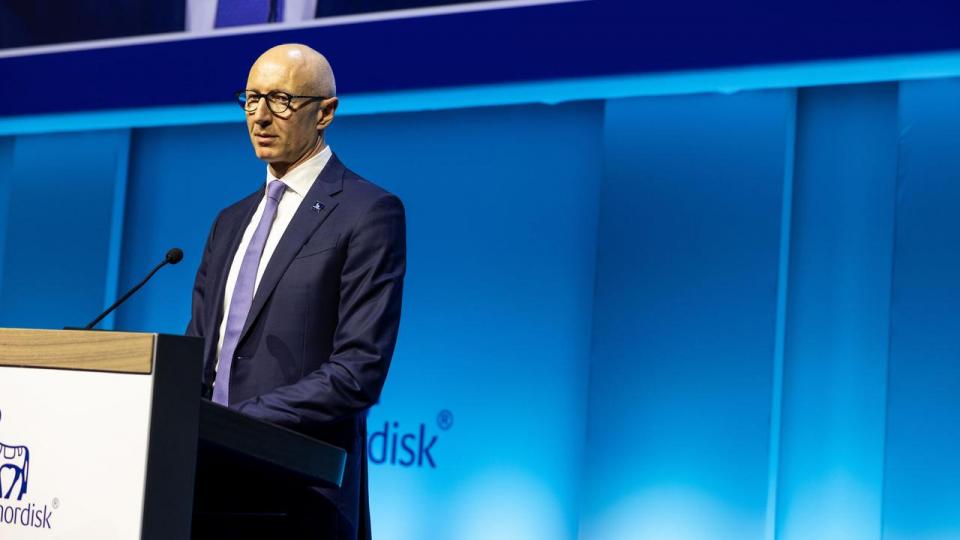 På Novo Nordisks generalforsamling torsdag svarede topchef Lars Fruergaard Jørgensen på spørgsmål om efterligninger af selskabets medicin, som gør indhug i salget. Han sagde, at det var “skræmmende”, at det havde været tilladt.