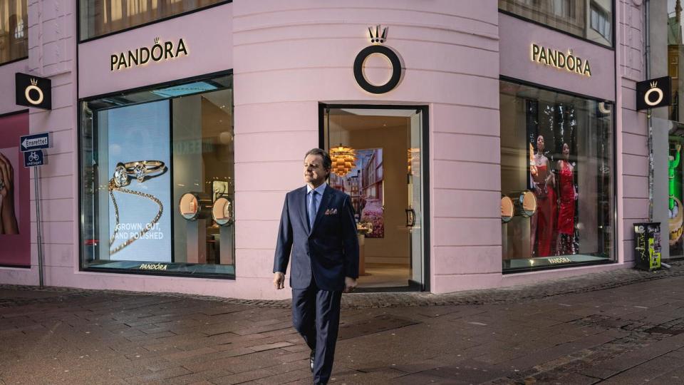 Alexander Lacik, adm. direktør i Pandora, har i årevis redet på en vækstbølge. Nu truer toldkrig forretningen, der hentede 9,7 mia. kr. i USA sidste år.