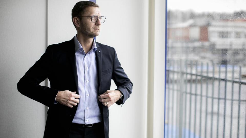 Selvom det ifølge Michael Lund, adm. direktør i stålgrossisten Damstahl, er vigtigt at tage den amerikanske told alvorligt, er det ifølge ham lige så vigtigt, at man ikke går i panik.
