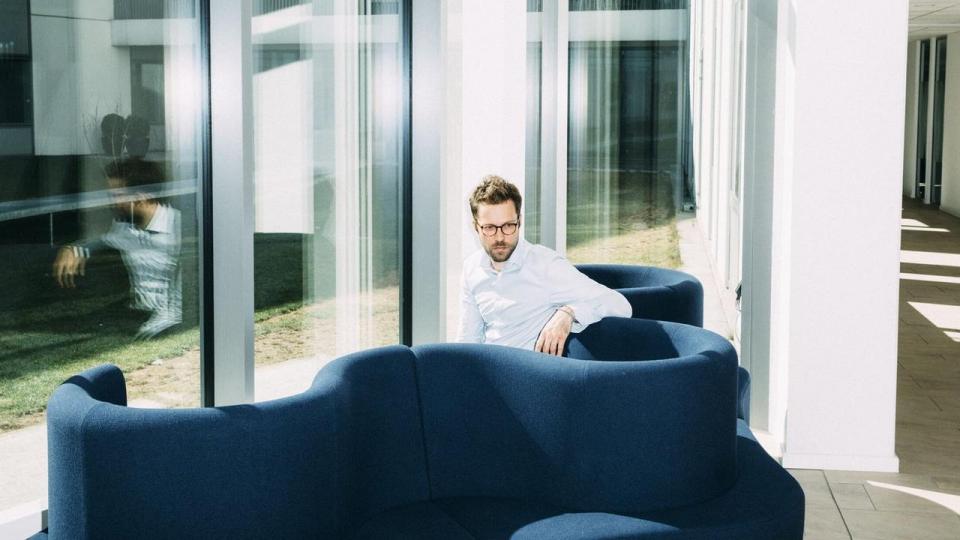 Thor Skov Jørgensen, adm. direktør i Coop Danmark, løfter sløret for sit første regnskab for dagligvarekæmpen Coop, der viser bedre takter.