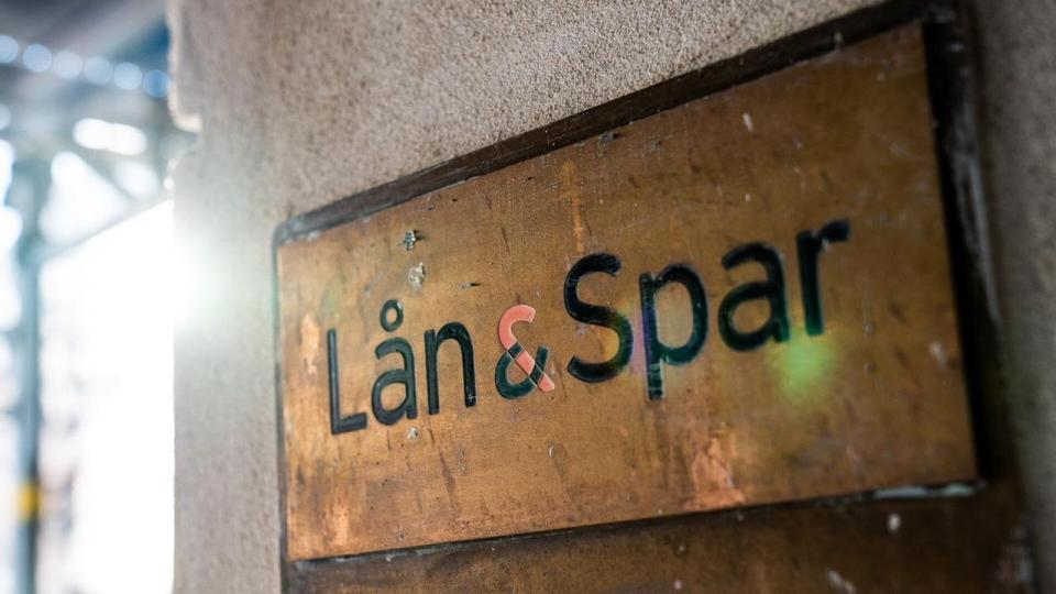Faldende renter og stigende udgifter koster hos Lån & Spar.