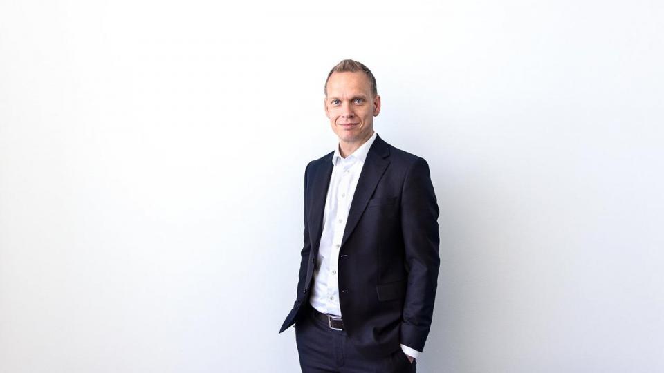 “Vi kan godt se, hvor skoen trykker i Enemærke & Petersen. Vi har lokaliseret udfordringerne, men kæmper med en håndfuld problematiske sager, som jeg ikke vil gå nærmere ind i,” siger Dennis Nørgaard, finansdirektør i MT Højgaard Holding.