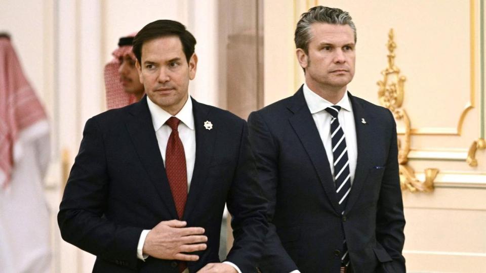 Udenrigsminister Marco Rubio (tv.) og forsvarsminister Pete Hegseth (th.) 