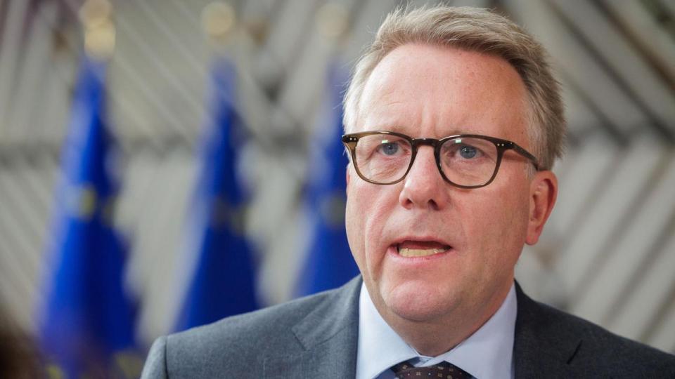 Erhvervsminister Morten Bødskov (S) ønsker forenkling frem for afregulering, siger han, efter ledere fra Tyskland og Frankrig har ønsket at droppe et direktiv om due diligence. 