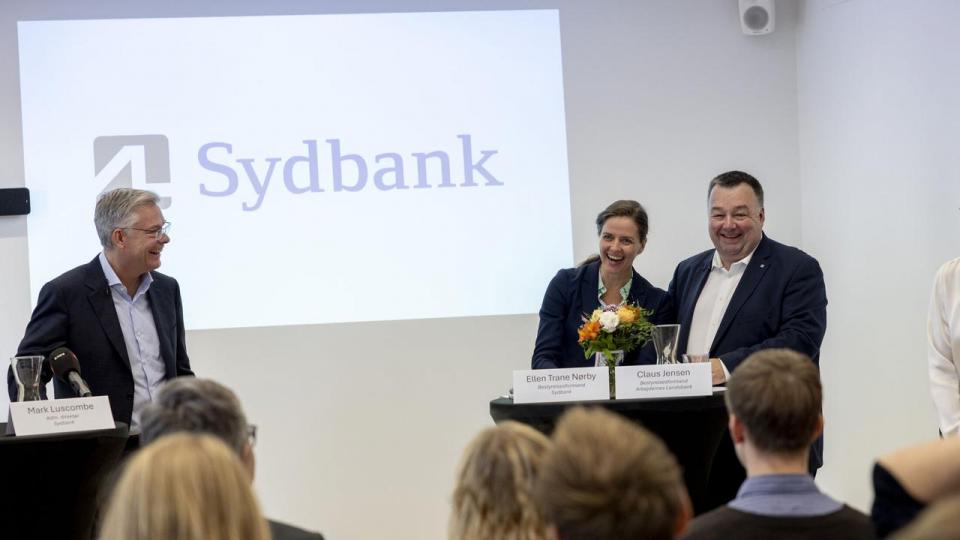 Dansk Metals formand, Claus Jensen, har overrasket bankanalytikerne ved at lade Arbejdernes Landsbank fusionere med Sydbank og Vestjysk Bank. I den nye AL Sydbank bliver Claus Jensen næstformand, mens formandsposten varetages af tidligere venstreminister og nuværende formand i Sydbank, Ellen Trane Nørby.
