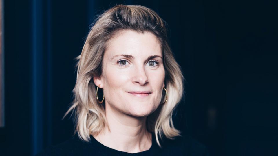 “Rigtig mange i iværksættermiljøet oplever en følelse af, at hvis de føler usikkerhed, tvivl og frygt, så fejler de. Men at tænke sådan er jo hele essensen af at være iværksætter,” siger erhvervscoach Cecilie Willer. Foto: Honeystudios