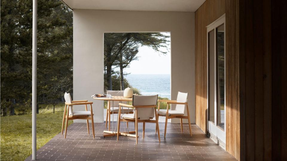 Eoos, Carl Hansen, stol fra 4495 kr., bord fra 11.995 kr. carlhansen.com