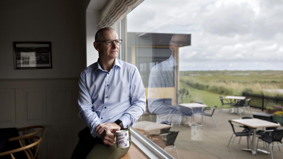 Hotelejere som Finn Steffensen, Nymindegab Kro, må spejde langt efter en lavere hotelmoms som i Norge eller Tyskland. Foto: Astrid Dalum.