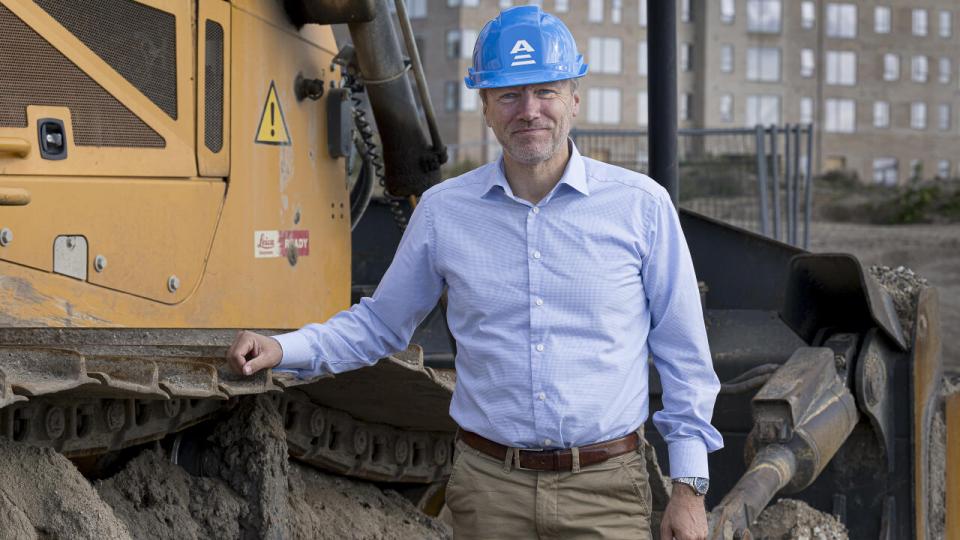 Topchef Asger Enggard. A. Enggaard-koncernen, undrer sig over, at priserne på byggematerialer ikke falder lige så hurtigt som de steg, da inflation og logistikproblemer meldte sig. PR-foto