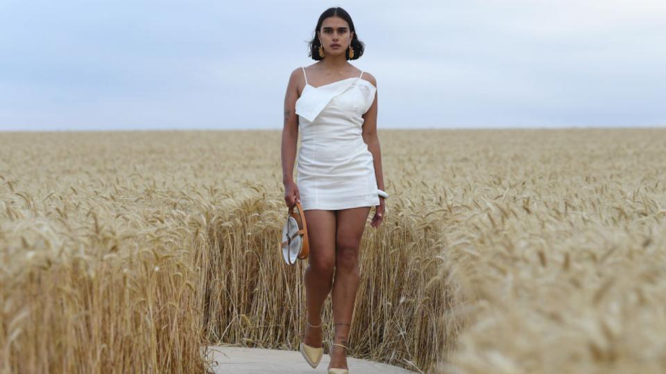 Minikjole hos modehuset Jacquemus. Foto: Getty Images