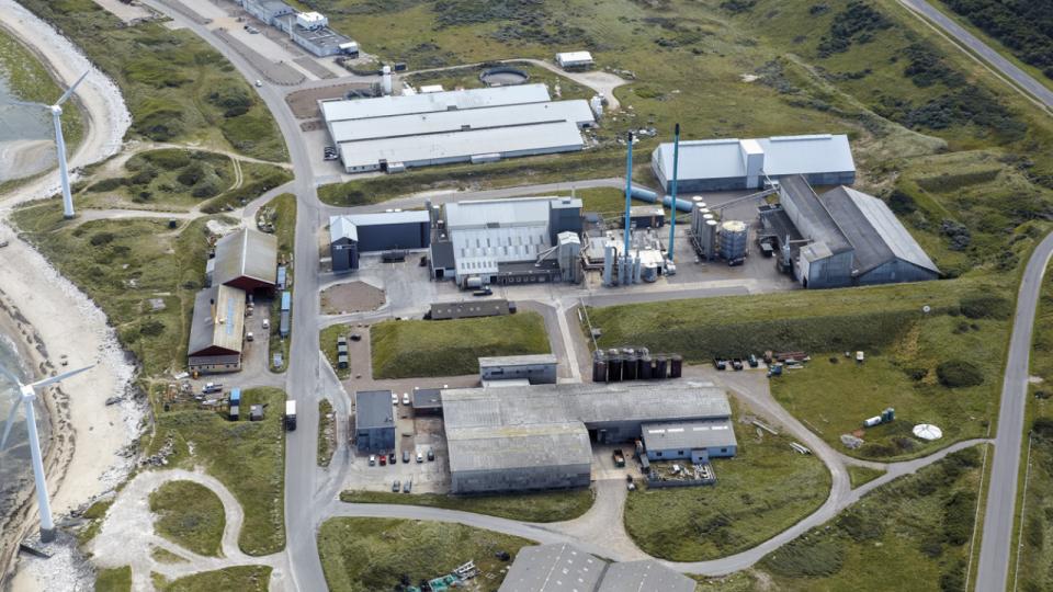 FF Skagen, der producerer fiskemel- og olie, der bruges til opdræt af fisk samt foder til kæledyr, lukker den ene af sine to fabrikker grundet svære markedsforhold. PR-foto