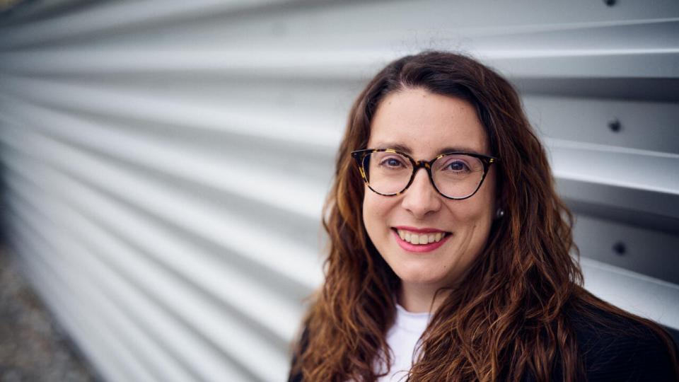 Isabel Alvarez-Martos, der er stifter af Cellugy, har forsket på Aarhus Universitet i at finde et materiale, der kan erstatte plastik. Foto: Cellugy