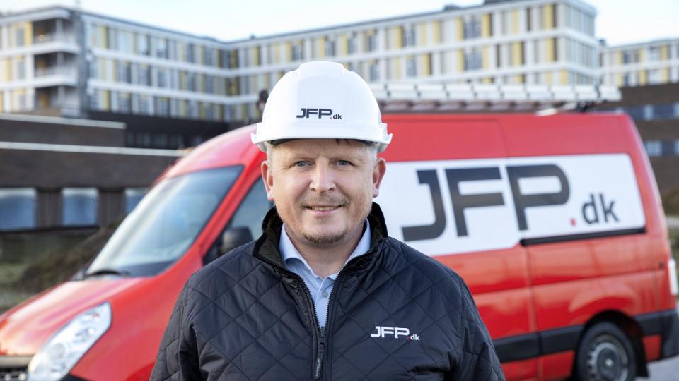 “Jeg er træt af, hvis nogen kommer til at tabe penge, hvilket højst sandsynligt sker, nu hvor vi er gået konkurs. Det gør mig ondt,” siger Jesper Friis Poulsen, tidligere adm. direktør JFP A/S. PR-foto.