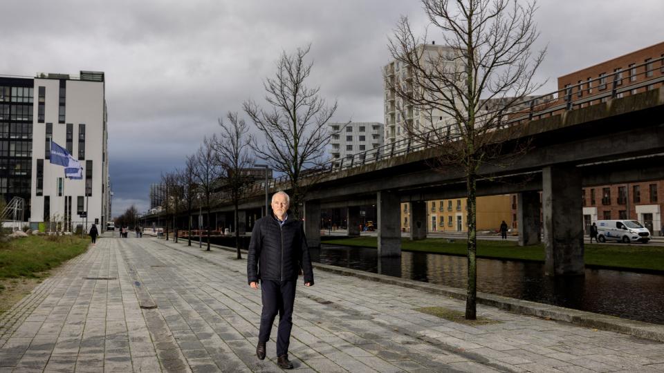 Data som f.eks. vejr, størrelsen på ejendommen og klokkeslæt kan gøre det muligt for fjernvarmeselskabet Hofor at se, hvornår det kan give mening at tilføre bygninger i København mindre varme, siger områdechef John Halkjær Christensen. Foto: Simon Fals
