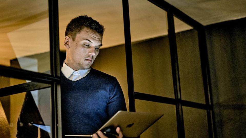 Christopher Wagner fortæller, at hvis prisen på en bolig er sat, før landet lukkede ned, er den for høj nu. Foto: Steven Achiam