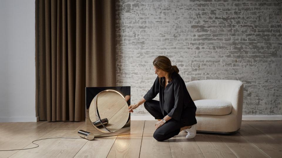 Anne Boysen havde aldrig lavet en lampe, før hun var med i programmet. Da hendes lampe “Moonsetter” blev vist på tv, ringede ni virksomheder samme aften for at lave et samarbejde. PR-foto: Louis Poulsen