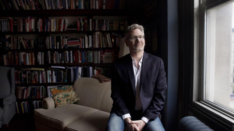 Den verdenskendte historiker Adam Tooze fotograferet på sit kontor på Columbia University i New York, hvor han siden 2015 har været professor. Arkivfoto: Kirsten Luce