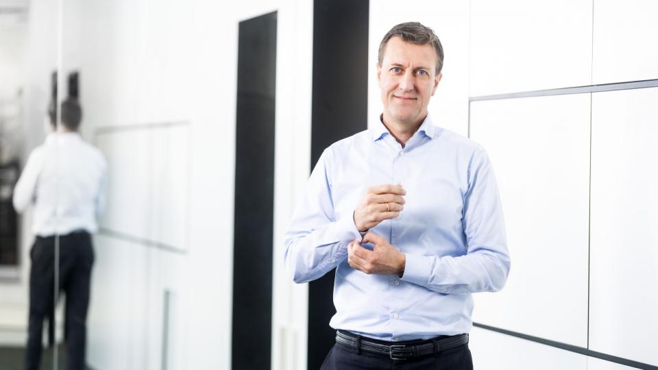 Michael Hjorth, kommerciel direktør i NKT, mener ikke, at bæredygtighed vægtes højt nok i de store udbud. PR-foto