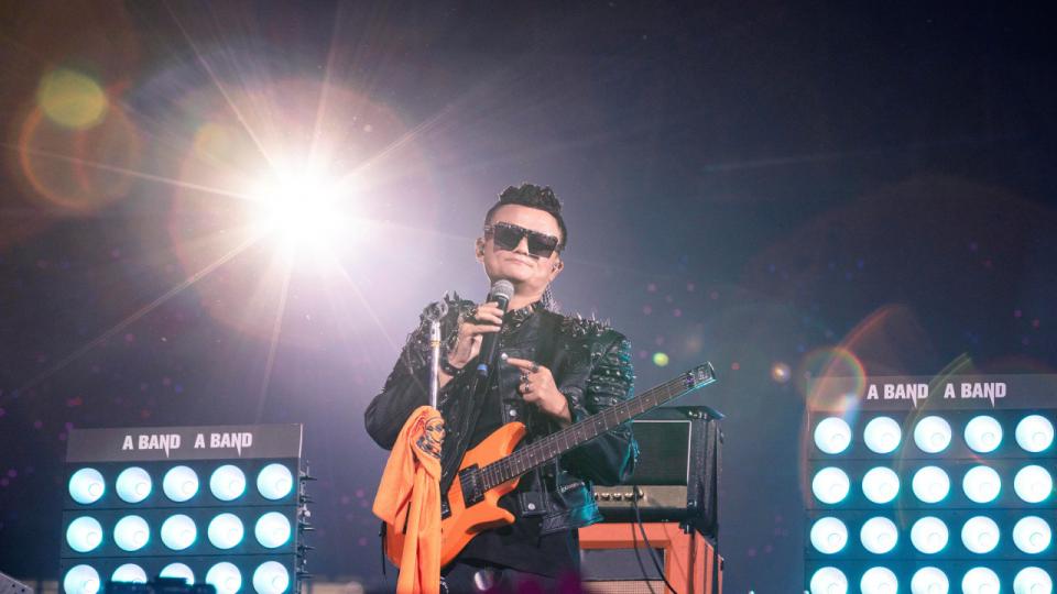 Den kinesiske forretningsmagnat, investor og politiker Jack Ma er medstifter og tidligere udøvende formand for Alibaba Group. Han har i dag en formue på ca. 276 mia. kr.