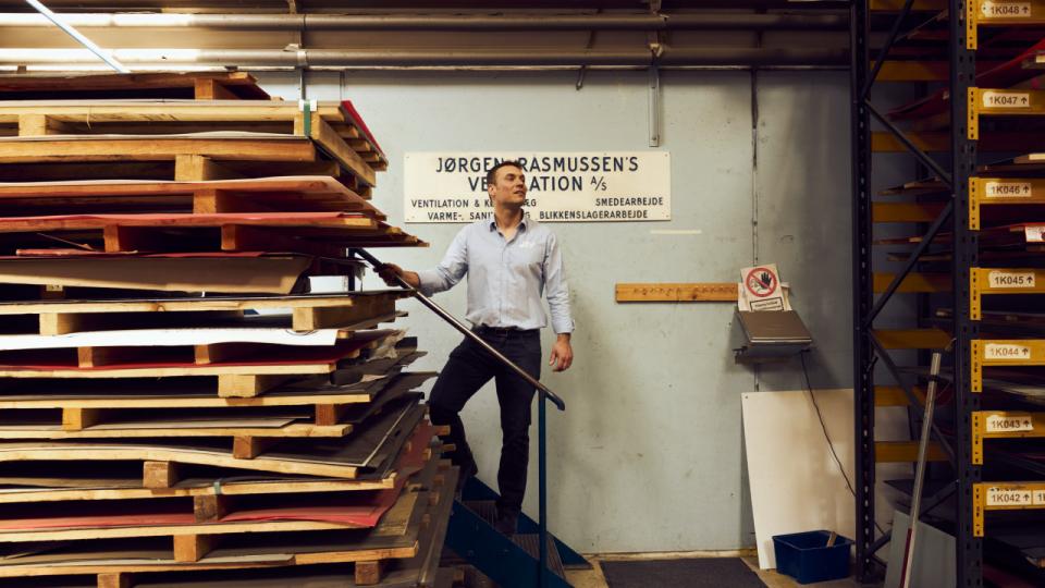 Hos JRV gik medarbejderne ned i tid, men ingen gik ned i løn. Til gengæld kan virksomheden trække på timerne i en anden mere travl periode. Foto: Jonas Pryner Andersen