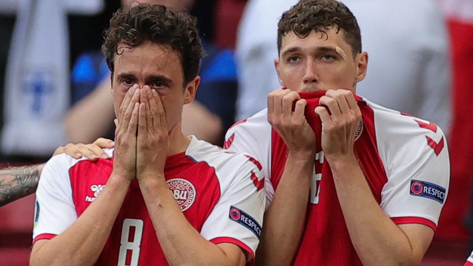 De danske spillere var i chok efter Christian Eriksen fald om på banen. Foto: Friedemann Vogel/AFP/Ritzau Scanpix
