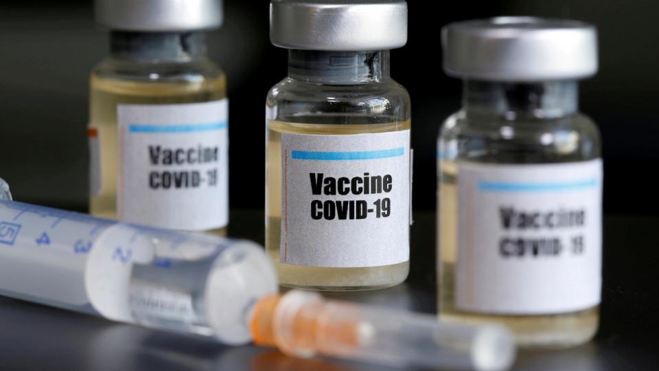 Vaccinen man venter på i hele verden. EU sætter sin lid til det svensk-britiske medicinalselskab AstraZeneca, men mange andre steder i verden arbejdes der på livet løs for at udvikle en vaccine mod coronavirus.