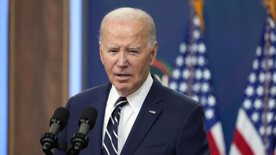 Biden har indtil nu været tøvende omkring en lempelse af restriktionerne. Det har han været af frygt for, at en lempelse kan trække Nato ind i konflikten. Arkivfoto: Alex Brandon/Ritzau Scanpix