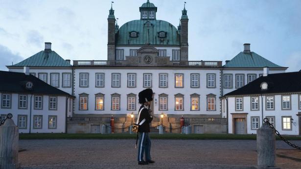 Dronningen Det Er Tankeløst Og Hensynsløst At Holde Fester 