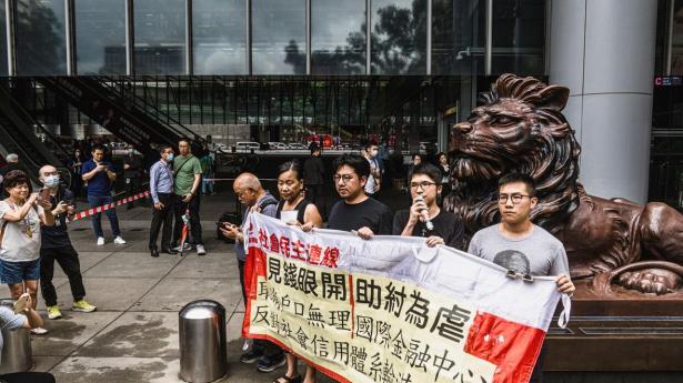Hong Kong Opposition Politicians Protest At Hsbc Over Account Closings 9915